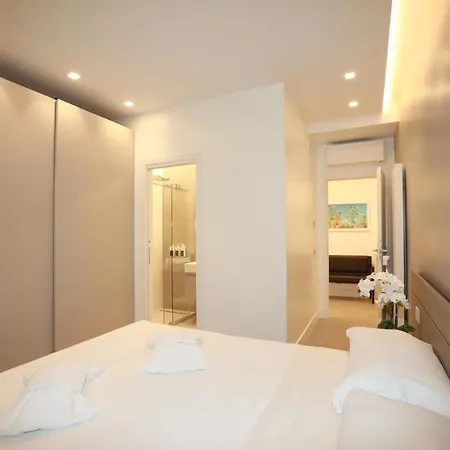 Unique Luxury فندق مبيت وإفطار روما