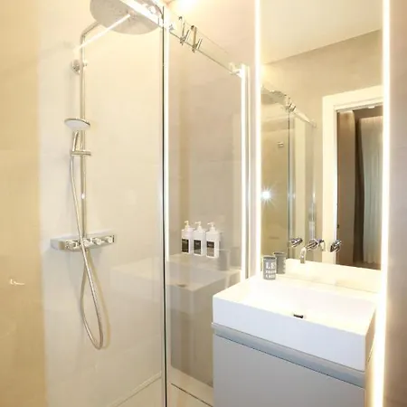 Unique Luxury روما