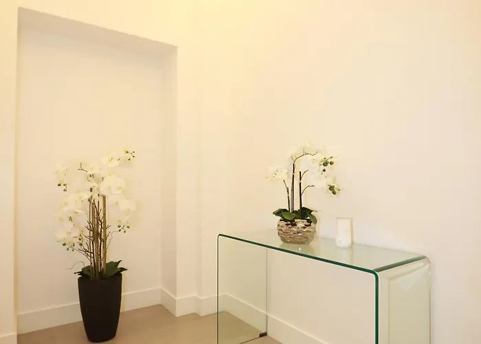 לינה וארוחת בוקר Unique Luxury