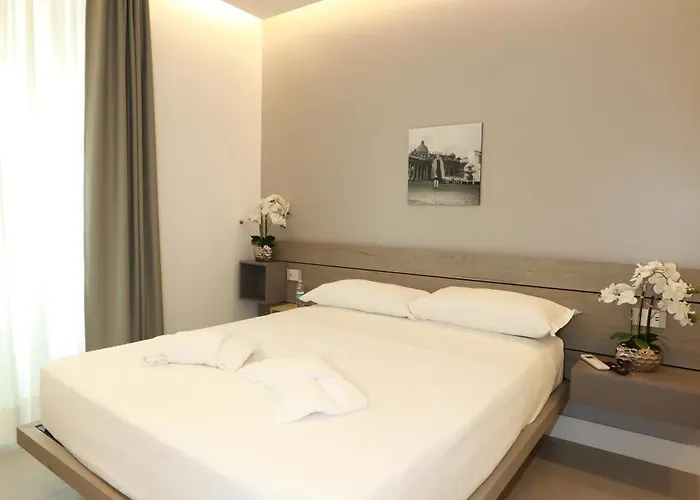 לינה וארוחת בוקר Unique Luxury 4*