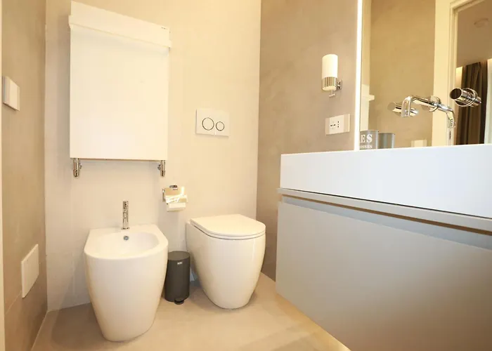 לינה וארוחת בוקר Unique Luxury 4*