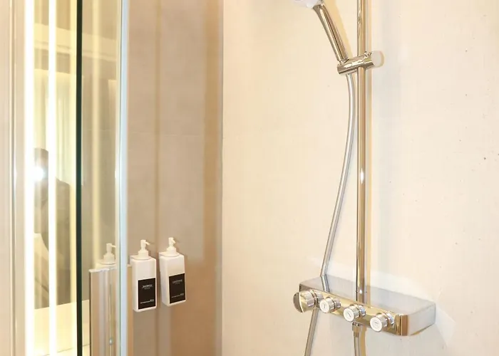 לינה וארוחת בוקר Unique Luxury